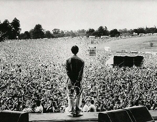 Load video: Oasis Live 25 Concert